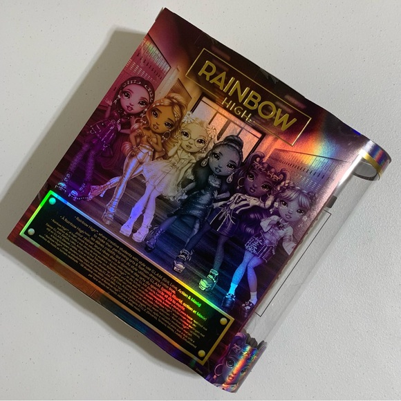 Rainbow High Mila Berrymore Fashion Doll with Accessories-New - Picture 4 of 10